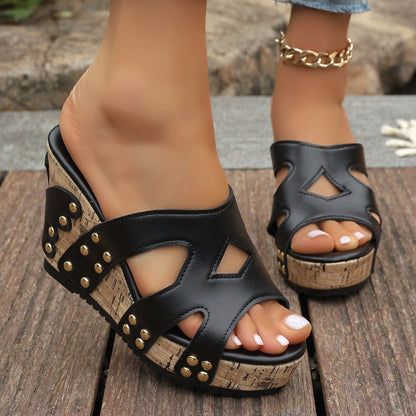 Women's Light-soled Rivet Sandals Plus Size