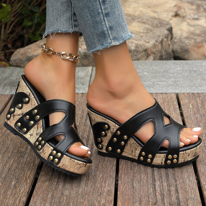 Women's Light-soled Rivet Sandals Plus Size